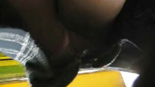 Una bruna di 40 anni in lingerie bella ragazza nuda voleva tenere il cazzo di un uomo in bocca
