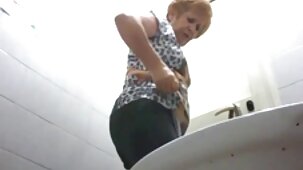 Il blogger belle ragazze nude ha fatto un video su come ha scopato una sottile ragazza russa in una gonna corta in un ascensore