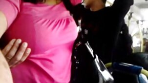 Il principiante, godendo il cazzo del partner con la sua bocca, poi lo lascia andare solo alla sua donne nude e belle figa stretta