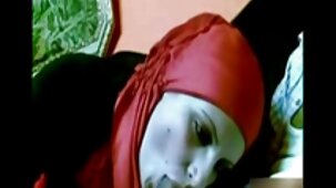 Scherzi intimi bellissime gnocche nude di una donna tedesca glamour con piercing al capezzolo