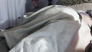 Un uomo è andato in un appartamento con una madre paffuta con tette naturali, e lei belle porche nude è andata a vedere il suo grosso cazzo bianco