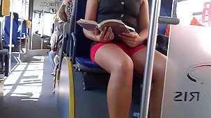 Uno strano imbuto al posto del punto donne belle e nude della modella appare ogni volta dopo il suo rapporto sessuale con il suo amante