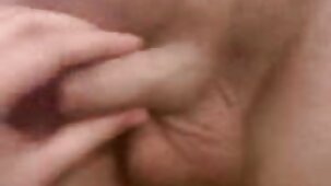 Per il servizio intimo di un grosso cazzo, una prostituta russa prende un po ' di belle nude gratis più
