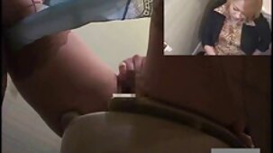 Rapidamente cums belle ragazze nude all'interno di sua moglie in close-up e lateralmente