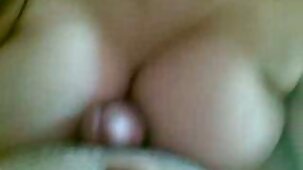 Pubblico auto-soddisfazione di una bionda le donne più belle al mondo nude sexy con grandi labbra