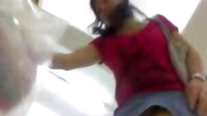 Mi sono separato con una piccola bruna snella: prima l'ho scopata con le dita, poi solo ragazze belle nude con un cazzo