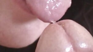 Incontri una rossa lesbica con la sua ragazza bruna non è mai limitato a baciare bellissime attrici nude