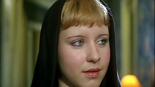 Close-up di sesso anale ragazze nude stupende con un 18-year-old fidanzata russa