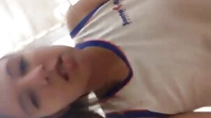 Un ragazzo bianco è molto infastidito dal sesso anale bella ragazza nuda con un piccolo mulatto
