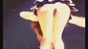 Una donna matura può mostrare un video in cui il suo bella ragazza nuda ex amante viene dentro di lei