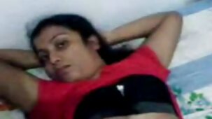 Una giovane ragazza russa in calze comodamente belle modelle nude sistemati sul cazzo di un uomo sposato