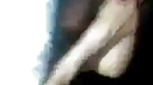 Tirato una ragazza belle donne nude con un pube rasato con un grosso cazzo bianco