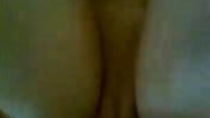 Il ragazzo ha chiesto al padre soldi per il culo elastico di una puttana bella ragazza nuda escort