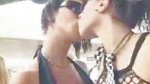 Motivo belle ragazze bionde nude per il sesso con una ragazza inesperta di 18 anni per filmare l'intero processo al telefono