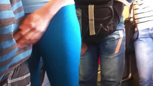 Una bionda riccia sexy al casting vuole immediatamente donne belle nude gratis un cazzo, e lei mette tutti i dildo nelle sue mani