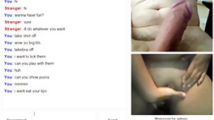Raccolto i belle tette nude capelli in un panino in modo da non interferire con succhiare in posizione 69