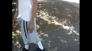 Ragazza scopa senza interrompere la conversazione ragazza bella nuda telefonica