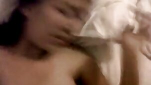 Matura vedova con la vagina le donne più belle nude pelosa si masturba sul pavimento del suo nuovo pezzo di kopeck