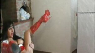 A causa delle pareti sottili, ora tutti i vicini sanno che la rossa Marinka con un culo bella ragazza nuda rotondo ha uno stallone