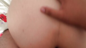 Una giovane donna donne belle giovani nude cinese ha ricevuto un regalo da Babbo Natale per un buon comportamento-sesso anale