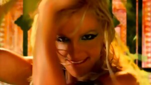 Dolce bellissime nude sesso con un 18-year-old bellezza in un plaid minigonna