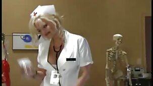 In tutti ragazza bella nuda i giochi di ruolo con una bionda glamour, il suo fidanzato viene in bocca ogni volta