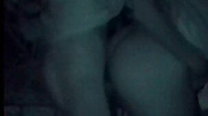 Nei giochi di ruolo con un giovane amante, una donna spesso prende il belle gnocche nude suo cazzo dal culo alla bocca