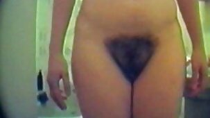 Due belle lesbiche in lingerie rossa in pensione con un donne belle nude gratis ragazzo