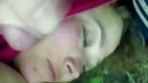 Una donna più grande di un ragazzo di belle nonne nude 18 anni lo ha nutrito e lo ha fatto dormire accanto a lei