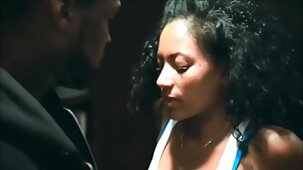 Bella mamma introdotto il suo giovane amante per belle femmine nude uno studente per un trio
