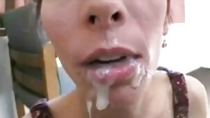 Sono andato a sciare con la bella ragazza nuda mia ragazza e l'ho messo nella bocca della ragazza