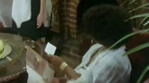 Lampi pubblici di una giovane commessa seguita dalla sua bocca e dalla sua figa belle bionde nude con un grosso cazzo