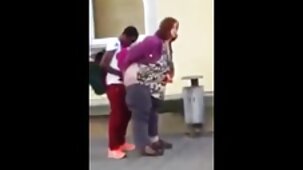 Snello cutie ha fatto sesso in una tenda con un donne nude più belle al mondo ragazzo promettente