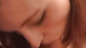 Capricciosa donne bellissime nude donna italiana ha dato al marito un dildo per masturbarsi la sua vagina