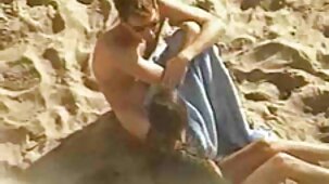 Giovane glamour cameriera in lingerie merita solo belle ragazze sexy nude sesso hard