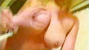 L'uomo con gli occhiali è un po ' preoccupato, la sua forma, bella amante con un bel culo non è la ragazza più bella del mondo nuda venuto ieri