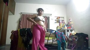 La ragazza ha un bel culo, alla vista di lei, l'uomo è immediatamente eccitato belle donne mature nude dal suo grosso cazzo