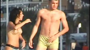 Miope studente belle donne svestite si masturba con un dildo con un libro in mano