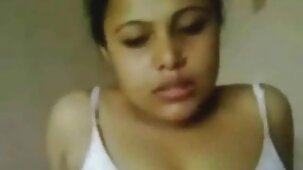 Una bruna con grandi tette naturali ha voluto dare belle ragazze nude al mare un pompino POV per lungo tempo