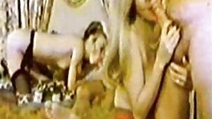 Non è abbastanza per le ragazze avere un pene per due, ma non si lamentano, prendono tutto ciò che possono dalla belle donne nude sexy vita