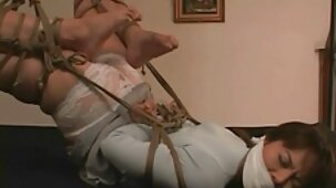 Diteggiatura un ragazze belle nude cazzo tra il grande tette di un brunetta familiar da il primo persona