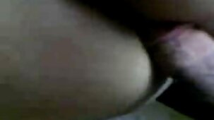Bella ragazza in topless succhia il suo fidanzato bellissime donne nude primi piani