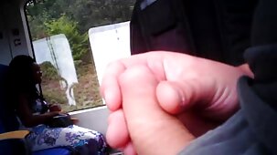 Ricci bruna con labbra dipinte dà un donne famose belle nude pompino in POV