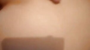 Ho comprato l'accesso illimitato alla figa di una belle tope nude bella ragazza, anche in pubblico, anche in un hotel