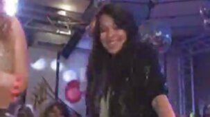 Prima di scopare in casa, le ragazze emo nobilmente gli hanno dato video donne bellissime nude un cunnilingus