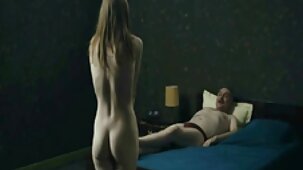 Masturbato mio pene con la sua mano e ottenuto scopata in un doggy posizione belle bionde nude
