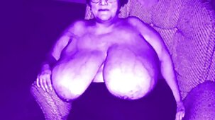 Ubriaco ragazza russa sborrata in bocca per la sua nude bellissime importunity