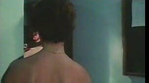 I vicini si sono lamentati con la polizia per i gemiti di una bellissime attrici nude donna asiatica che hanno sentito durante il suo sesso con il suo amante