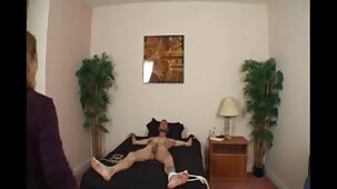 Cattivo pervertito in collant vuole le donne più belle nude arance a crescere nel suo culo
