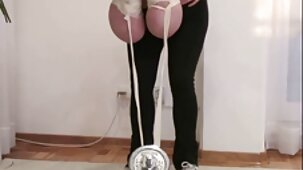Afro-americano sborrata in bocca di un ragazze belle nude 30-year-old bionda con tette piccole